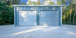 How do I pack items in a moving container to ensure their safety?